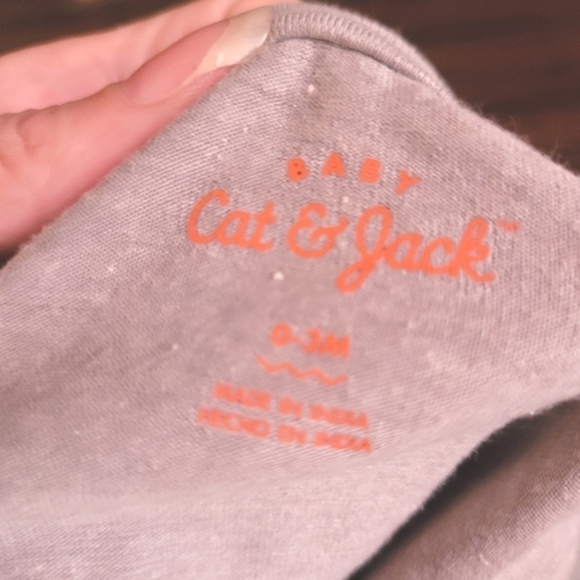 CAT & JACK grey bodysuit. SIZE 0-3 months. EXCELLENT CONDITION! - Picture 5 of 5